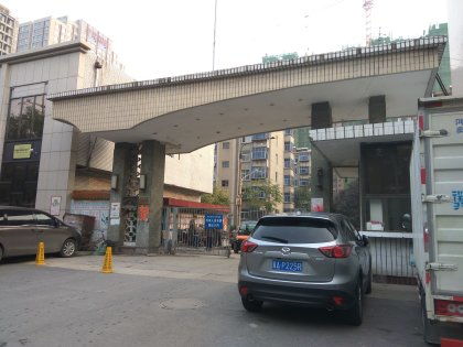 石輻小區(qū)404廠宿舍居住體驗(yàn)全解析 優(yōu)勢、不足與周邊房產(chǎn)中介評價(jià)